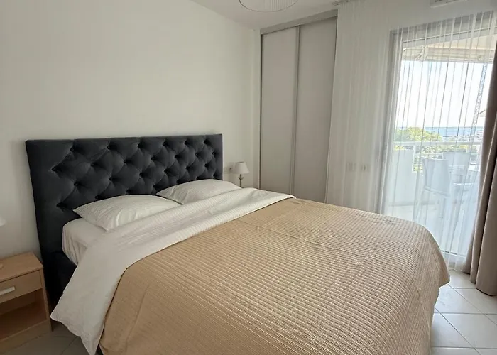 En Bord De * Antibes