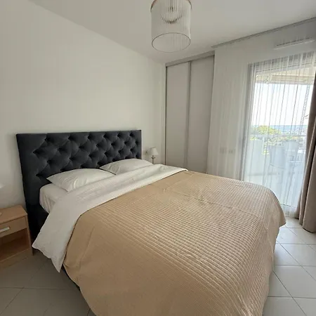 En Bord De * Antibes