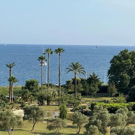 En Bord De * Antibes
